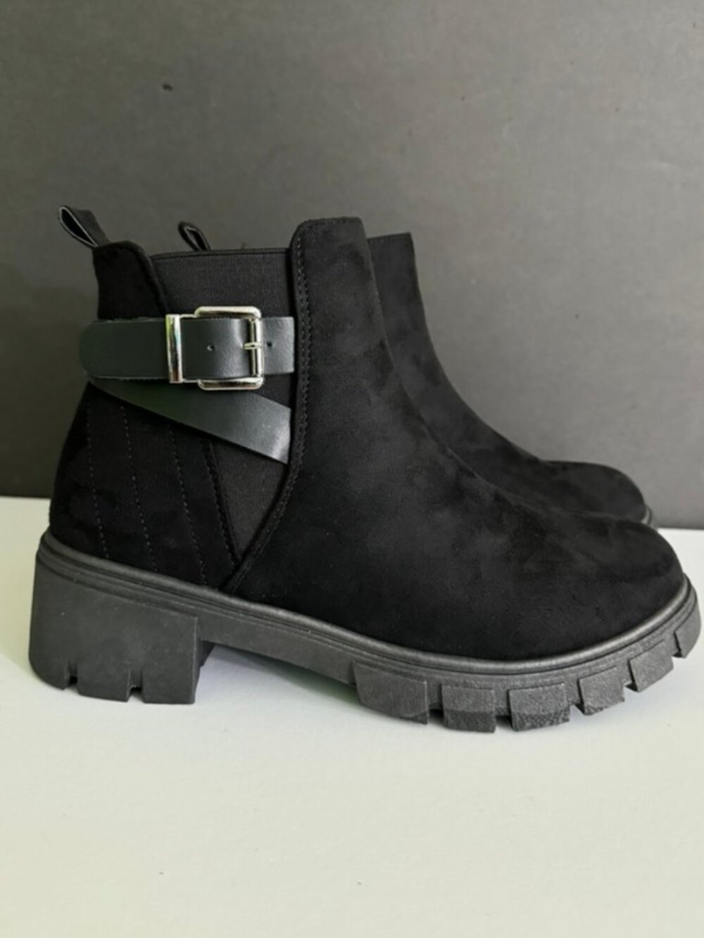 NWT Wanted Women's Cinder Lug Sole Chelsea Faux-Suede Ankle Boots. Size 7.5
